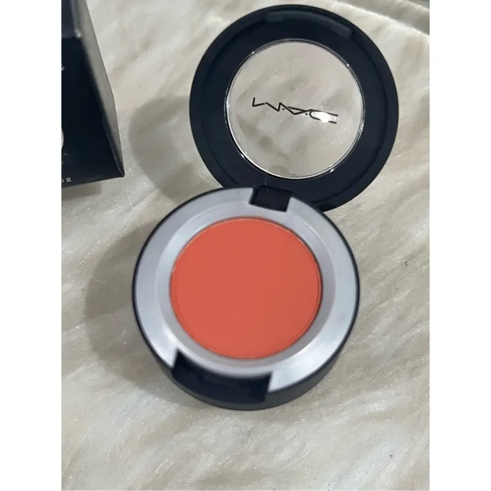 NEW MAC Cosmetics So Haute Right Now Powder Kiss Soft Matte Pigmented Eyeshadow